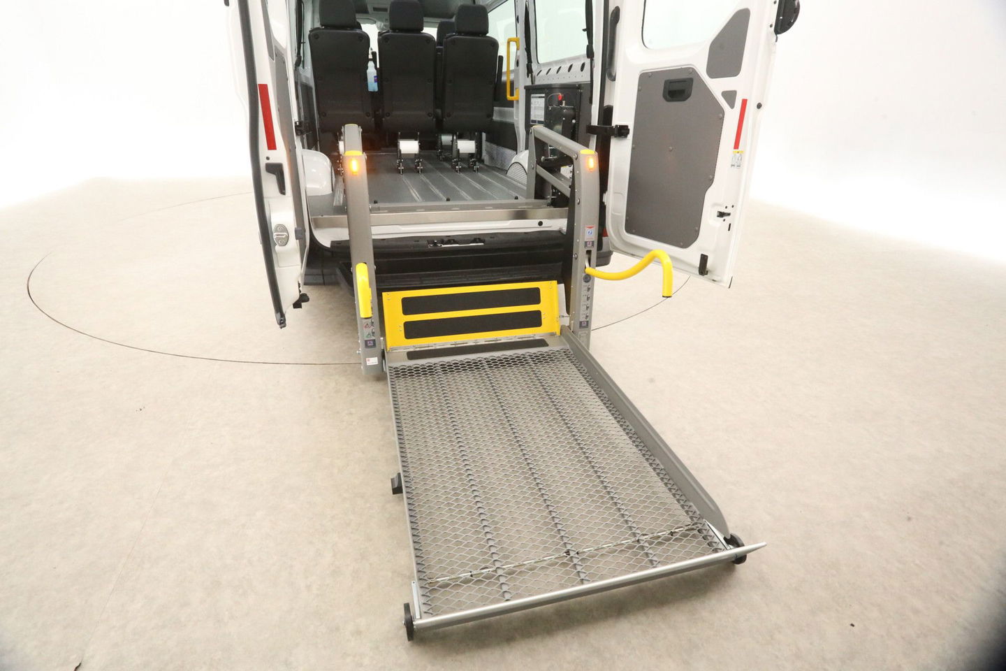 Volkswagen Crafter e-Crafter L3H3 Rolstoelbus | Rolstoellift | INCL BTW & BPM | 8 Persoons Airco Cruise Camera Carplay LED PDC