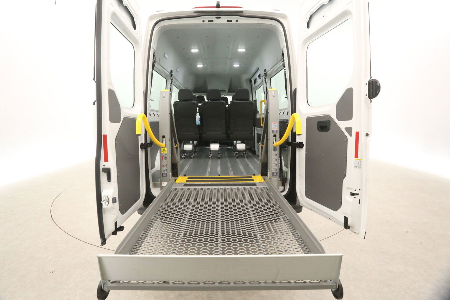 Volkswagen Crafter e-Crafter L3H3 Rolstoelbus | Rolstoellift | INCL BTW & BPM | 8 Persoons Airco Cruise Camera Carplay LED PDC