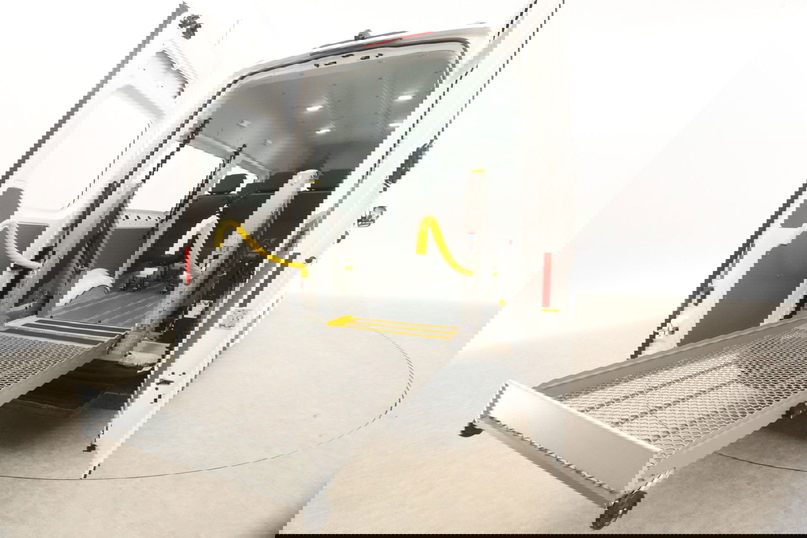 Volkswagen Crafter e-Crafter L3H3 Rolstoelbus | Rolstoellift | INCL BTW & BPM | 8 Persoons Airco Cruise Camera Carplay LED PDC