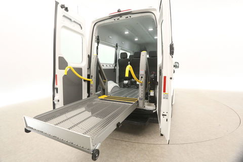 Volkswagen Crafter e-Crafter L3H3 Rolstoelbus | Rolstoellift | INCL BTW & BPM | 8 Persoons Airco Cruise Camera Carplay LED PDC