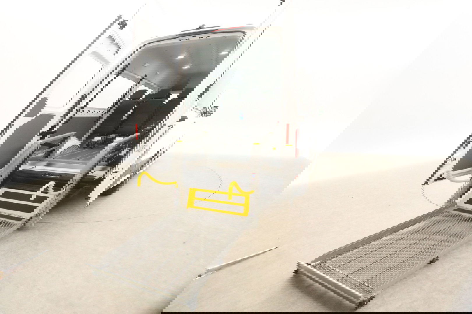 Volkswagen Crafter e-Crafter L3H3 Rolstoelbus | Rolstoellift | INCL BTW & BPM | 8 Persoons Airco Cruise Camera Carplay LED PDC