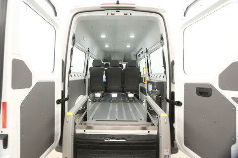 Volkswagen Crafter e-Crafter L3H3 Rolstoelbus | Rolstoellift | INCL BTW & BPM | 8 Persoons Airco Cruise Camera Carplay LED PDC