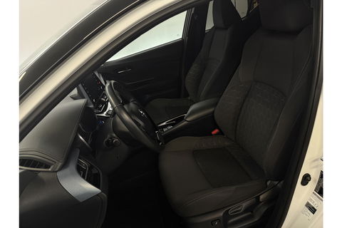 Toyota C-HR Hybrid 2.0 Hybrid Business Plus 217PK JBL Audio Camera Carplay Clima Cruise LED Trekhaak Navi PDC 18"LMV