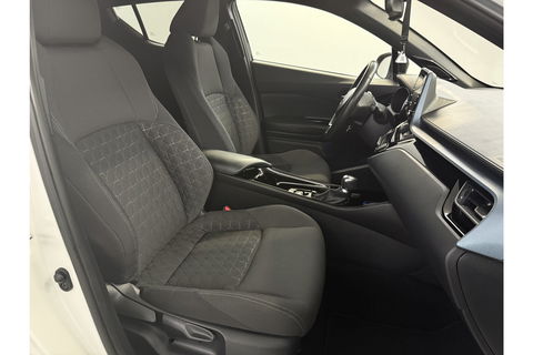 Toyota C-HR Hybrid 2.0 Hybrid Business Plus 217PK JBL Audio Camera Carplay Clima Cruise LED Trekhaak Navi PDC 18"LMV