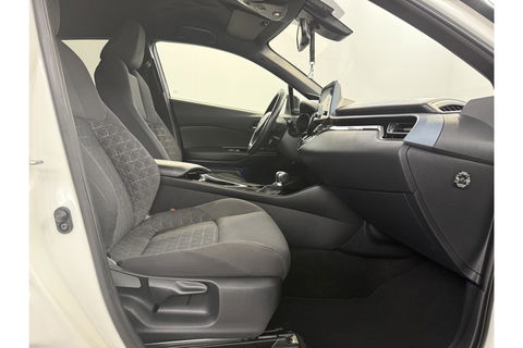 Toyota C-HR Hybrid 2.0 Hybrid Business Plus 217PK JBL Audio Camera Carplay Clima Cruise LED Trekhaak Navi PDC 18"LMV