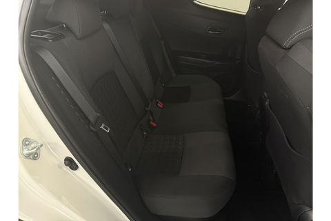 Toyota C-HR Hybrid 2.0 Hybrid Business Plus 217PK JBL Audio Camera Carplay Clima Cruise LED Trekhaak Navi PDC 18"LMV