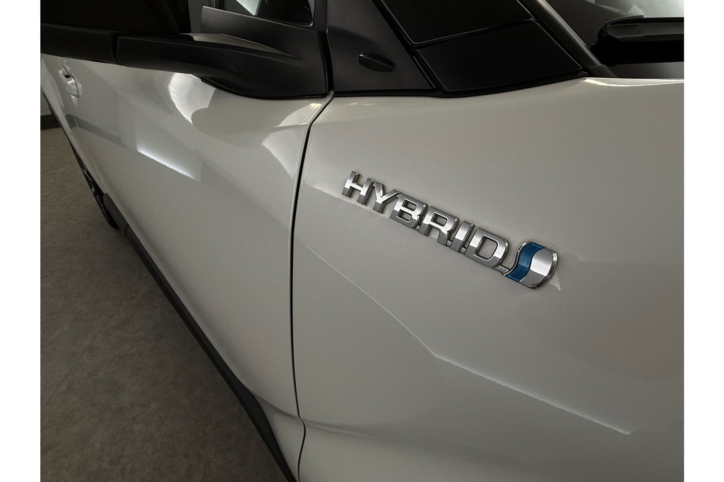 Toyota C-HR Hybrid 2.0 Hybrid Business Plus 217PK JBL Audio Camera Carplay Clima Cruise LED Trekhaak Navi PDC 18"LMV