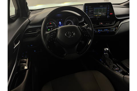 Toyota C-HR Hybrid 2.0 Hybrid Business Plus 217PK JBL Audio Camera Carplay Clima Cruise LED Trekhaak Navi PDC 18"LMV