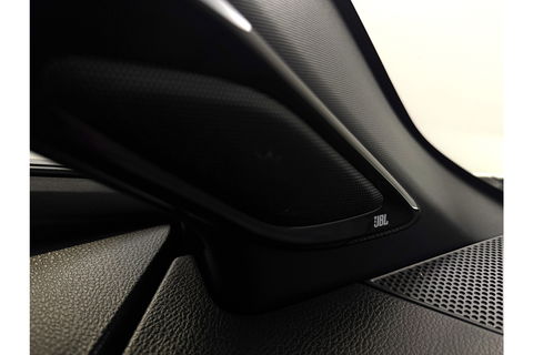 Toyota C-HR Hybrid 2.0 Hybrid Business Plus 217PK JBL Audio Camera Carplay Clima Cruise LED Trekhaak Navi PDC 18"LMV