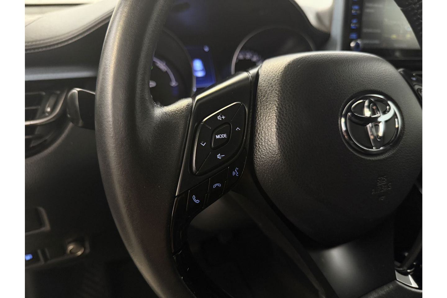 Toyota C-HR Hybrid 2.0 Hybrid Business Plus 217PK JBL Audio Camera Carplay Clima Cruise LED Trekhaak Navi PDC 18"LMV
