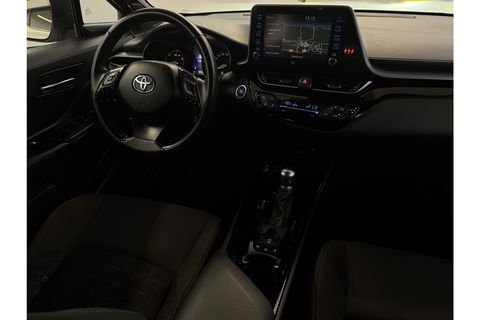 Toyota C-HR Hybrid 2.0 Hybrid Business Plus 217PK JBL Audio Camera Carplay Clima Cruise LED Trekhaak Navi PDC 18"LMV