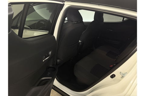 Toyota C-HR Hybrid 2.0 Hybrid Business Plus 217PK JBL Audio Camera Carplay Clima Cruise LED Trekhaak Navi PDC 18"LMV