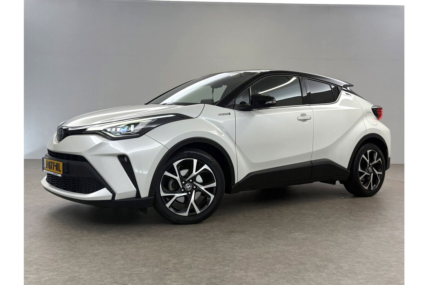 Toyota C-HR Hybrid 2.0 Hybrid Business Plus 217PK JBL Audio Camera Carplay Clima Cruise LED Trekhaak Navi PDC 18"LMV