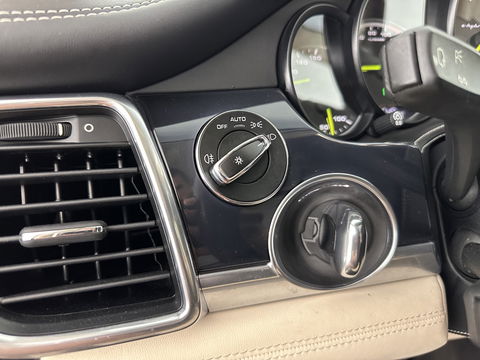Porsche Panamera 3.0 S E-Hybrid Aut. *SPORT-CHRONO | FULL-LEATHER | FULL-LED | ADAPTIVE-CRUISE | MEMORY-PACK | BOSE-SOUND | TOP-VIEW | KEYLESS | NAVI-FULLMAP | AIR-SUSPENSION | SPORT-SEATS | 20''ALU | ECC | PDC*
