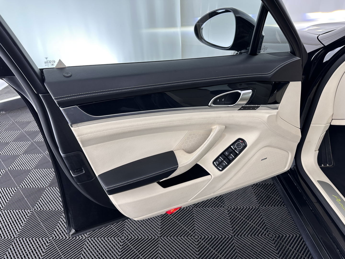 Porsche Panamera 3.0 S E-Hybrid Aut. *SPORT-CHRONO | FULL-LEATHER | FULL-LED | ADAPTIVE-CRUISE | MEMORY-PACK | BOSE-SOUND | TOP-VIEW | KEYLESS | NAVI-FULLMAP | AIR-SUSPENSION | SPORT-SEATS | 20''ALU | ECC | PDC*