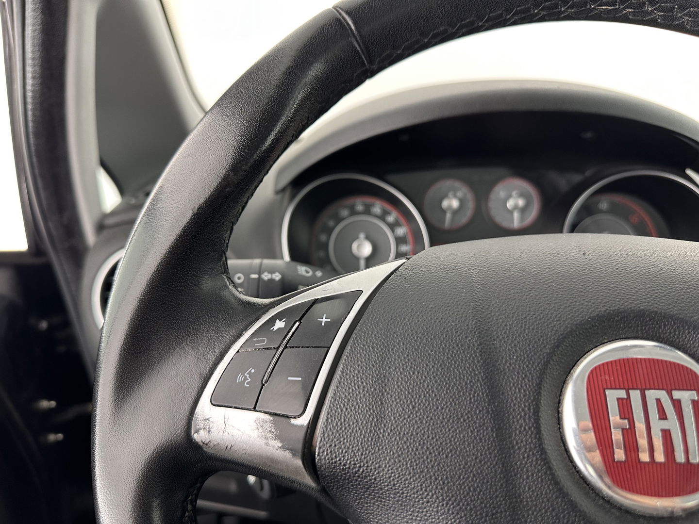 Fiat Punto Evo 1.3 M-Jet Street *AIRCO | CRUISE | COMFORT-SEATS | PDC | TOWBAR*