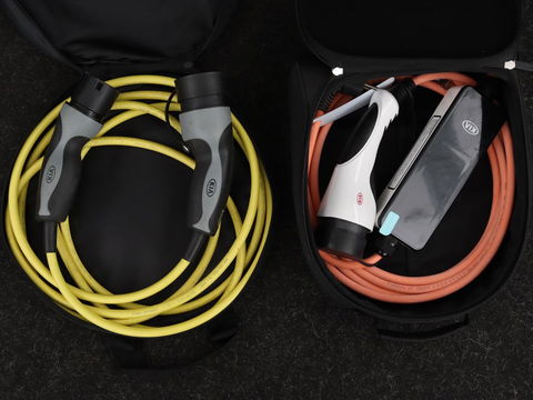 Kia Niro 1.6 GDi PHEV ExecutiveLine | Schuifdak | Stoelventilatie | Leder | Trekhaak | Adaptive cruise | JBL Sound | Full LED | Camera | Keyless | Carplay | Navigatie | Achterbankverwarming