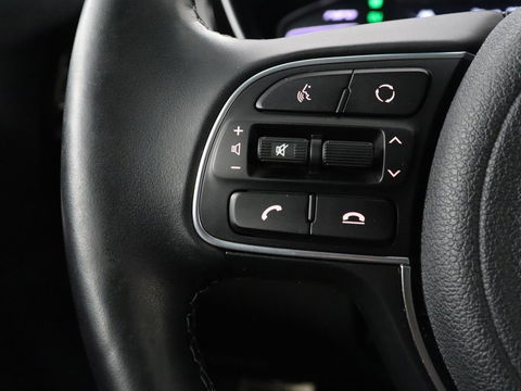 Kia Niro 1.6 GDi PHEV ExecutiveLine | Schuifdak | Stoelventilatie | Leder | Trekhaak | Adaptive cruise | JBL Sound | Full LED | Camera | Keyless | Carplay | Navigatie | Achterbankverwarming