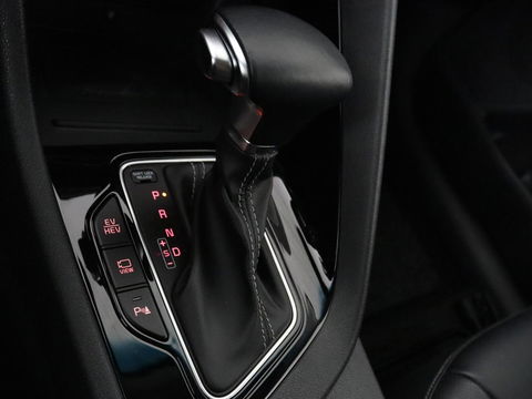 Kia Niro 1.6 GDi PHEV ExecutiveLine | Schuifdak | Stoelventilatie | Leder | Trekhaak | Adaptive cruise | JBL Sound | Full LED | Camera | Keyless | Carplay | Navigatie | Achterbankverwarming