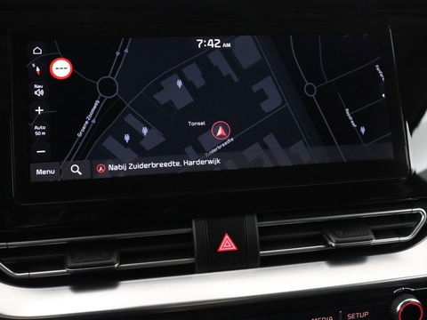 Kia Niro 1.6 GDi PHEV ExecutiveLine | Schuifdak | Stoelventilatie | Leder | Trekhaak | Adaptive cruise | JBL Sound | Full LED | Camera | Keyless | Carplay | Navigatie | Achterbankverwarming
