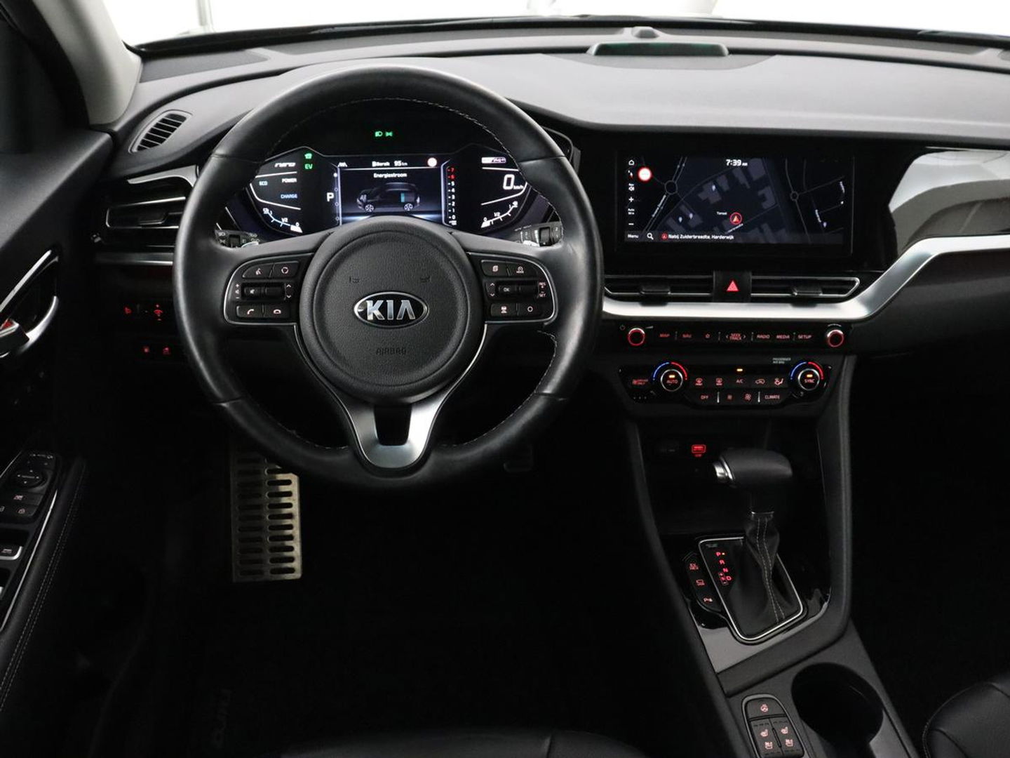Kia Niro 1.6 GDi PHEV ExecutiveLine | Schuifdak | Stoelventilatie | Leder | Trekhaak | Adaptive cruise | JBL Sound | Full LED | Camera | Keyless | Carplay | Navigatie | Achterbankverwarming
