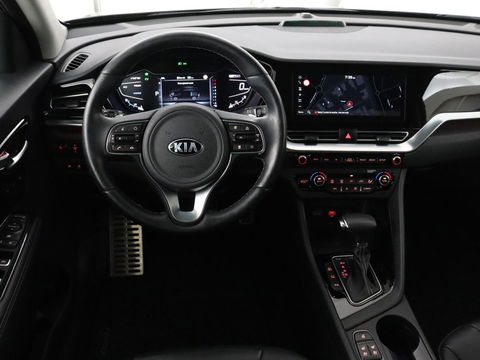 Kia Niro 1.6 GDi PHEV ExecutiveLine | Schuifdak | Stoelventilatie | Leder | Trekhaak | Adaptive cruise | JBL Sound | Full LED | Camera | Keyless | Carplay | Navigatie | Achterbankverwarming