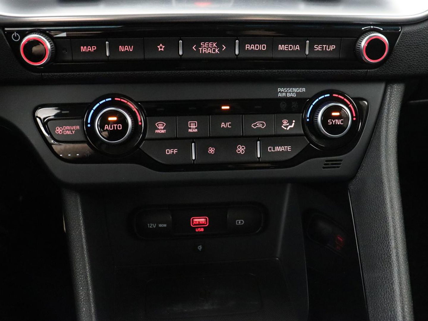 Kia Niro 1.6 GDi PHEV ExecutiveLine | Schuifdak | Stoelventilatie | Leder | Trekhaak | Adaptive cruise | JBL Sound | Full LED | Camera | Keyless | Carplay | Navigatie | Achterbankverwarming