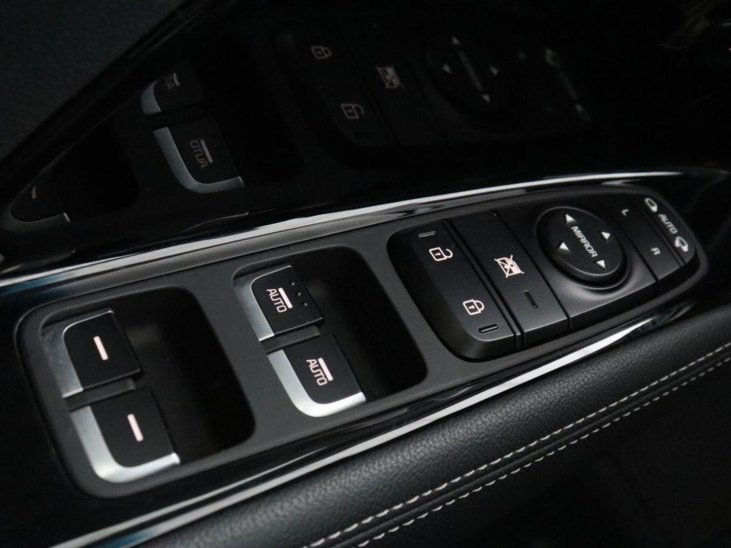 Kia Niro 1.6 GDi PHEV ExecutiveLine | Schuifdak | Stoelventilatie | Leder | Trekhaak | Adaptive cruise | JBL Sound | Full LED | Camera | Keyless | Carplay | Navigatie | Achterbankverwarming