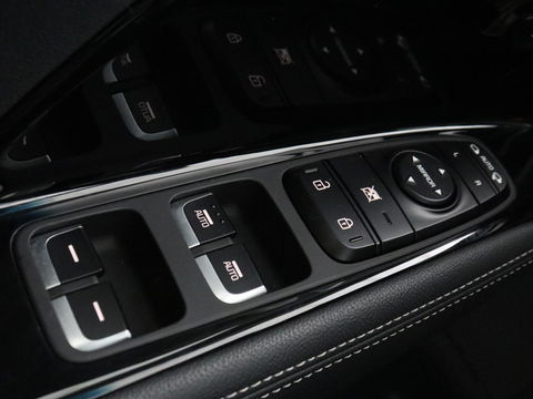 Kia Niro 1.6 GDi PHEV ExecutiveLine | Schuifdak | Stoelventilatie | Leder | Trekhaak | Adaptive cruise | JBL Sound | Full LED | Camera | Keyless | Carplay | Navigatie | Achterbankverwarming