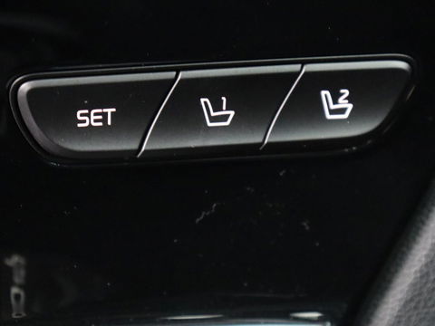 Kia Niro 1.6 GDi PHEV ExecutiveLine | Schuifdak | Stoelventilatie | Leder | Trekhaak | Adaptive cruise | JBL Sound | Full LED | Camera | Keyless | Carplay | Navigatie | Achterbankverwarming