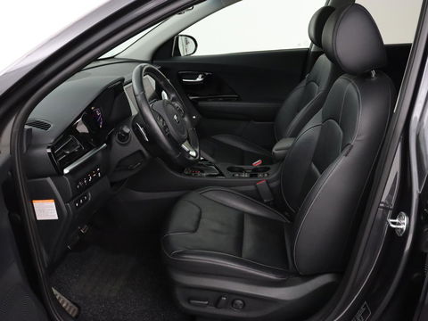 Kia Niro 1.6 GDi PHEV ExecutiveLine | Schuifdak | Stoelventilatie | Leder | Trekhaak | Adaptive cruise | JBL Sound | Full LED | Camera | Keyless | Carplay | Navigatie | Achterbankverwarming