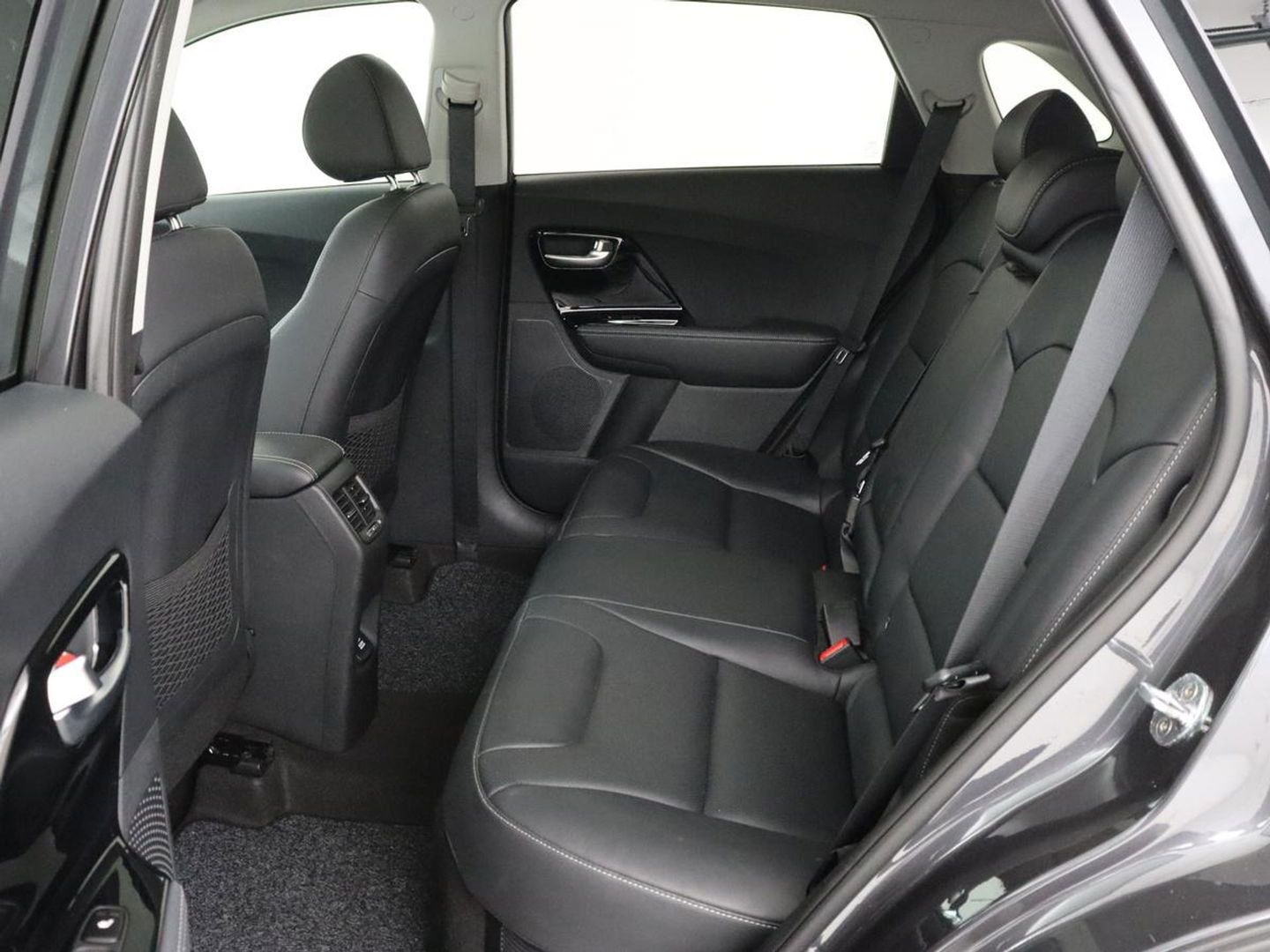 Kia Niro 1.6 GDi PHEV ExecutiveLine | Schuifdak | Stoelventilatie | Leder | Trekhaak | Adaptive cruise | JBL Sound | Full LED | Camera | Keyless | Carplay | Navigatie | Achterbankverwarming