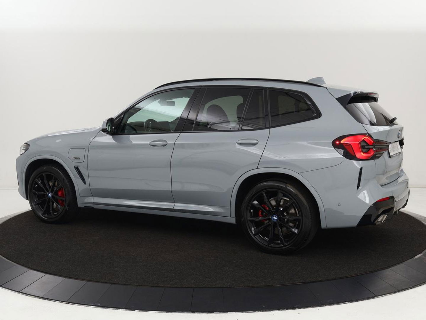 BMW X3 xDrive30e M Sport | Leder | Stoel & stuurverwarming | Camera | Sportstoelen | Carplay | Sfeerverlichting | Navigatie | Adaptief LED | Live Cockpit | 20'' lichtmetalen velgen