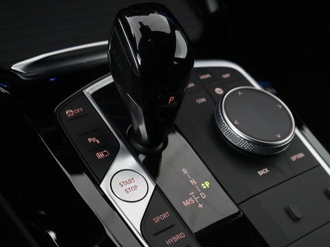 BMW X3 xDrive30e M Sport | Leder | Stoel & stuurverwarming | Camera | Sportstoelen | Carplay | Sfeerverlichting | Navigatie | Adaptief LED | Live Cockpit | 20'' lichtmetalen velgen