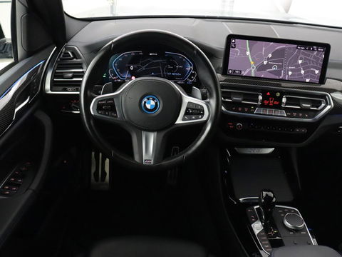 BMW X3 xDrive30e M Sport | Leder | Stoel & stuurverwarming | Camera | Sportstoelen | Carplay | Sfeerverlichting | Navigatie | Adaptief LED | Live Cockpit | 20'' lichtmetalen velgen