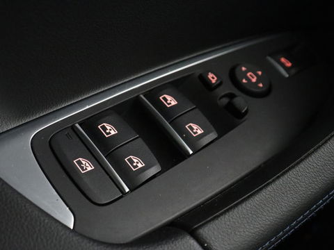 BMW X3 xDrive30e M Sport | Leder | Stoel & stuurverwarming | Camera | Sportstoelen | Carplay | Sfeerverlichting | Navigatie | Adaptief LED | Live Cockpit | 20'' lichtmetalen velgen