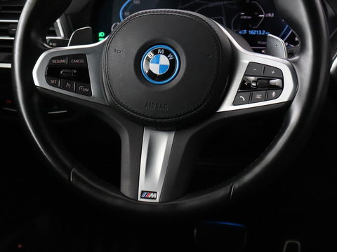 BMW X3 xDrive30e M Sport | Leder | Stoel & stuurverwarming | Camera | Sportstoelen | Carplay | Sfeerverlichting | Navigatie | Adaptief LED | Live Cockpit | 20'' lichtmetalen velgen