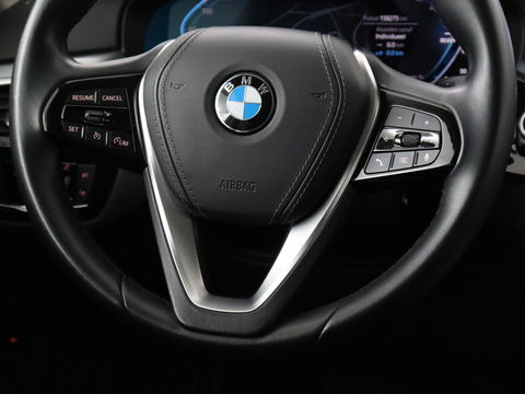 BMW 5 Serie 530e High Executive| Head-Up | Leder | Stoelverwarming | Camera | Carplay | Live Cockpit | Naviagtie | Park Assist | Full LED