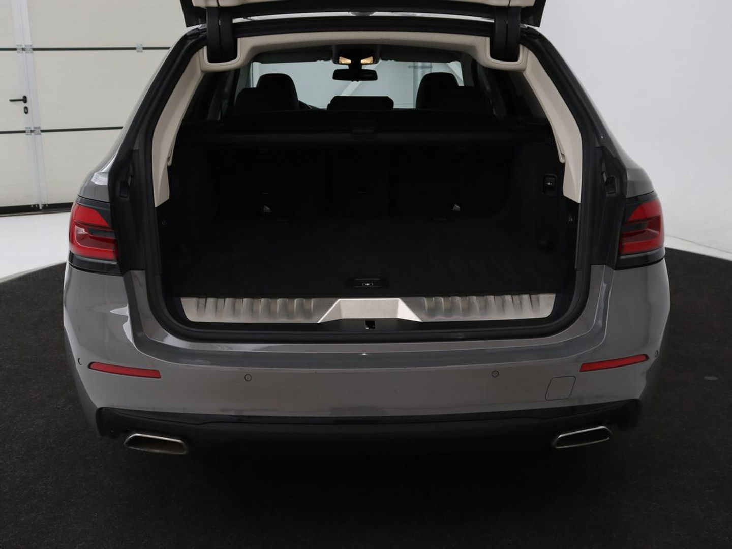 BMW 5 Serie 530e High Executive| Head-Up | Leder | Stoelverwarming | Camera | Carplay | Live Cockpit | Naviagtie | Park Assist | Full LED