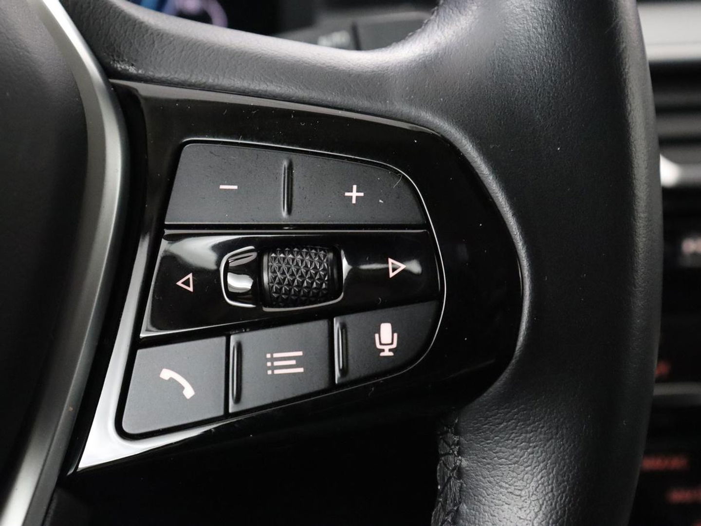 BMW 5 Serie 530e High Executive| Head-Up | Leder | Stoelverwarming | Camera | Carplay | Live Cockpit | Naviagtie | Park Assist | Full LED