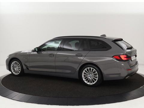 BMW 5 Serie 530e High Executive| Head-Up | Leder | Stoelverwarming | Camera | Carplay | Live Cockpit | Naviagtie | Park Assist | Full LED