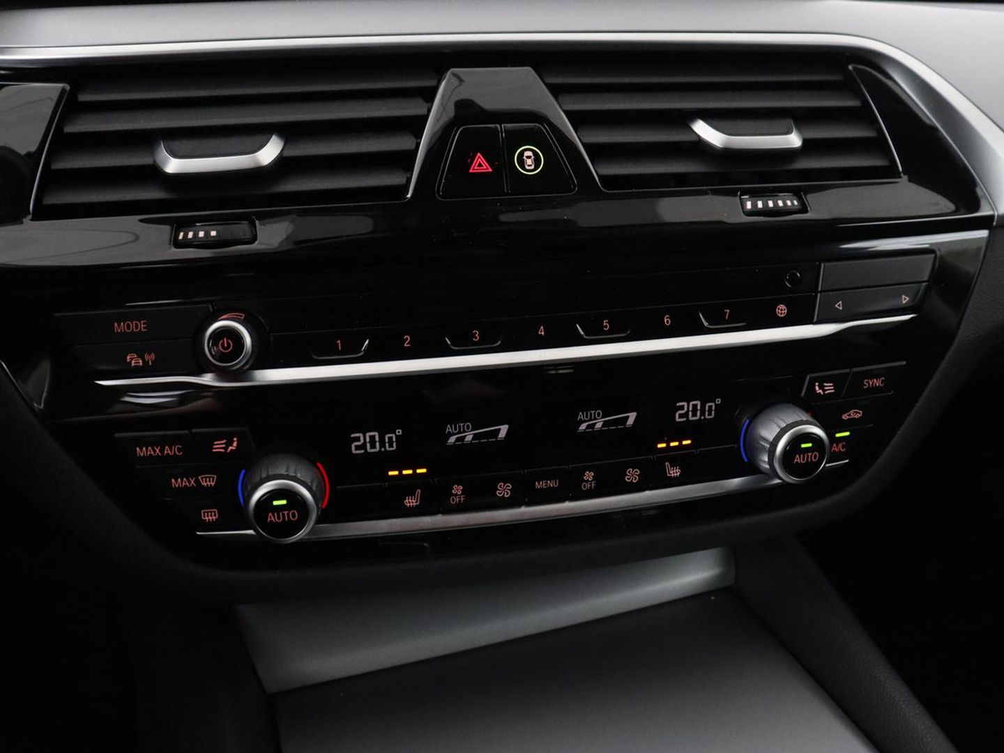 BMW 5 Serie 530e High Executive| Head-Up | Leder | Stoelverwarming | Camera | Carplay | Live Cockpit | Naviagtie | Park Assist | Full LED