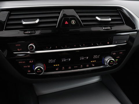 BMW 5 Serie 530e High Executive| Head-Up | Leder | Stoelverwarming | Camera | Carplay | Live Cockpit | Naviagtie | Park Assist | Full LED