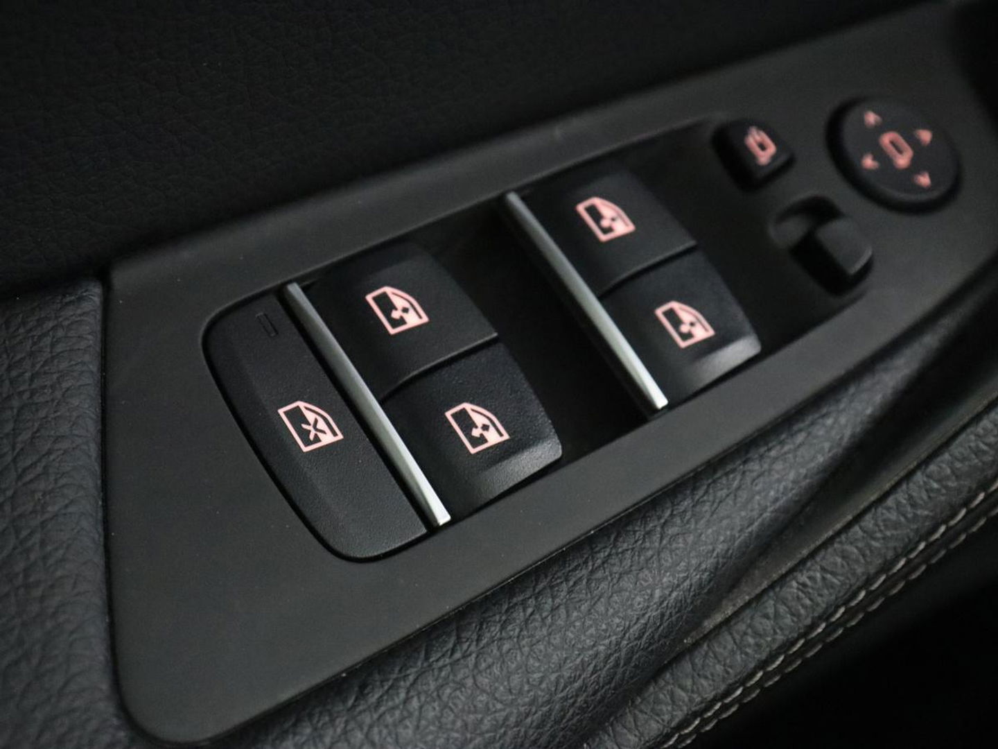 BMW 5 Serie 530e High Executive| Head-Up | Leder | Stoelverwarming | Camera | Carplay | Live Cockpit | Naviagtie | Park Assist | Full LED