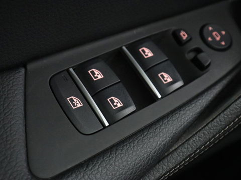 BMW 5 Serie 530e High Executive| Head-Up | Leder | Stoelverwarming | Camera | Carplay | Live Cockpit | Naviagtie | Park Assist | Full LED