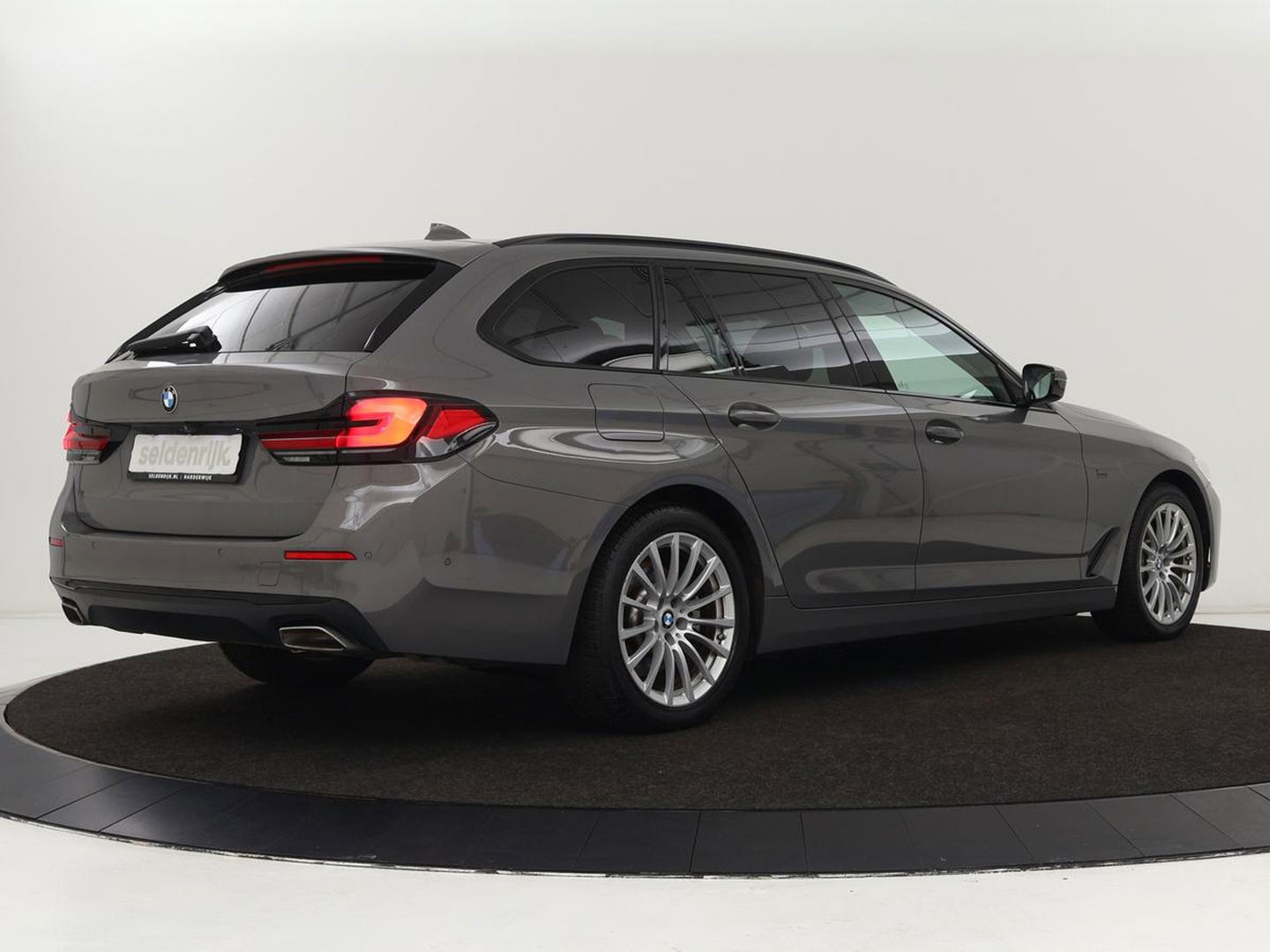 BMW 5 Serie 530e High Executive| Head-Up | Leder | Stoelverwarming | Camera | Carplay | Live Cockpit | Naviagtie | Park Assist | Full LED