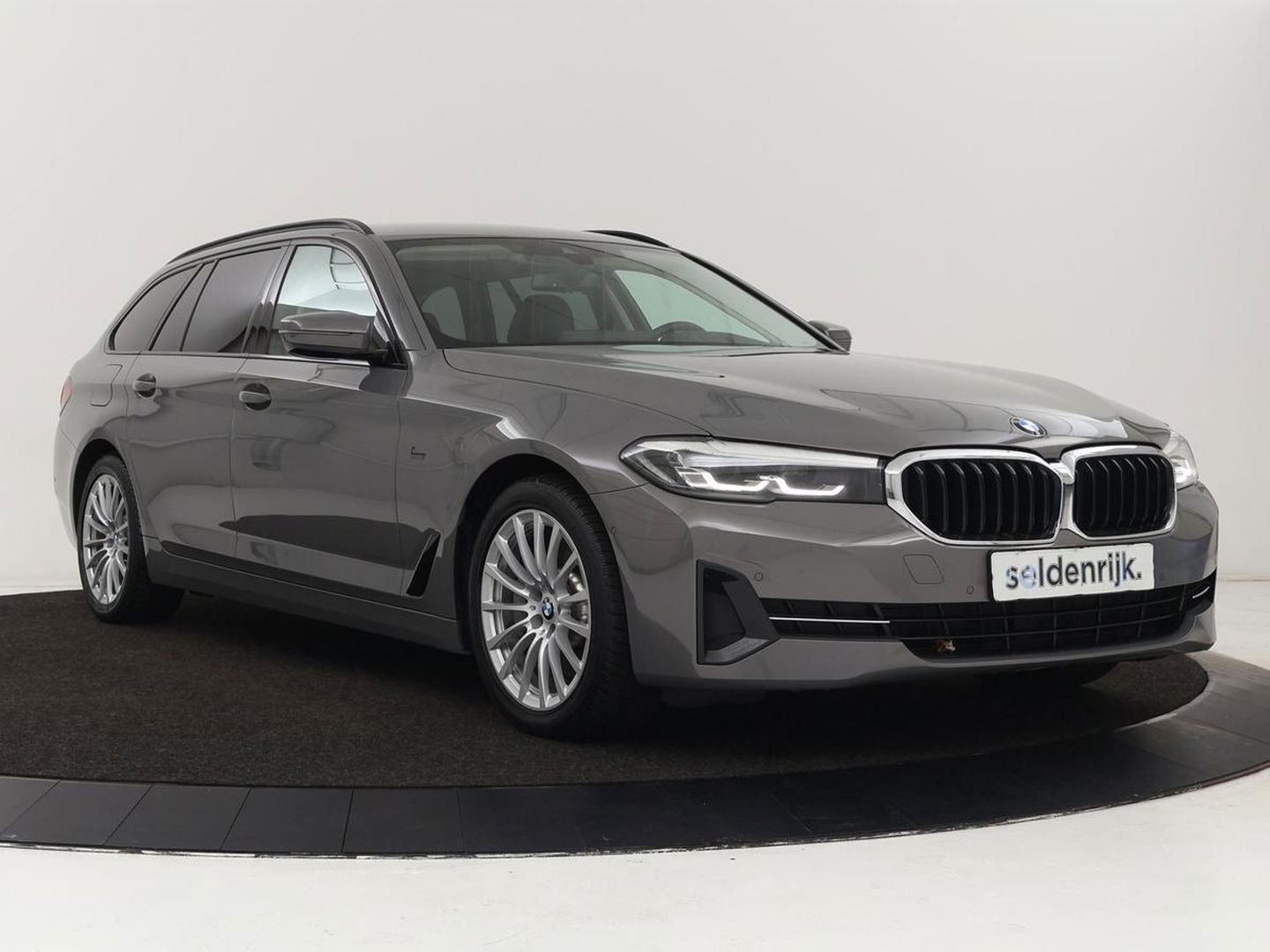BMW 5 Serie 530e High Executive| Head-Up | Leder | Stoelverwarming | Camera | Carplay | Live Cockpit | Naviagtie | Park Assist | Full LED