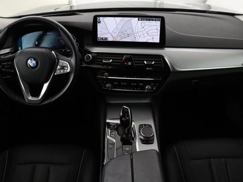 BMW 5 Serie 530e High Executive| Head-Up | Leder | Stoelverwarming | Camera | Carplay | Live Cockpit | Naviagtie | Park Assist | Full LED