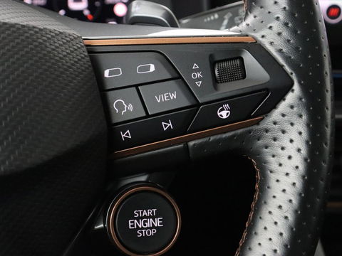 CUPRA Leon 1.4 e-Hybrid VZ | 245pk | Stoel & stuurverwarming | Camera | Carplay | Adaptive cruise | Navigatie | Keyless | Full LED | PHEV