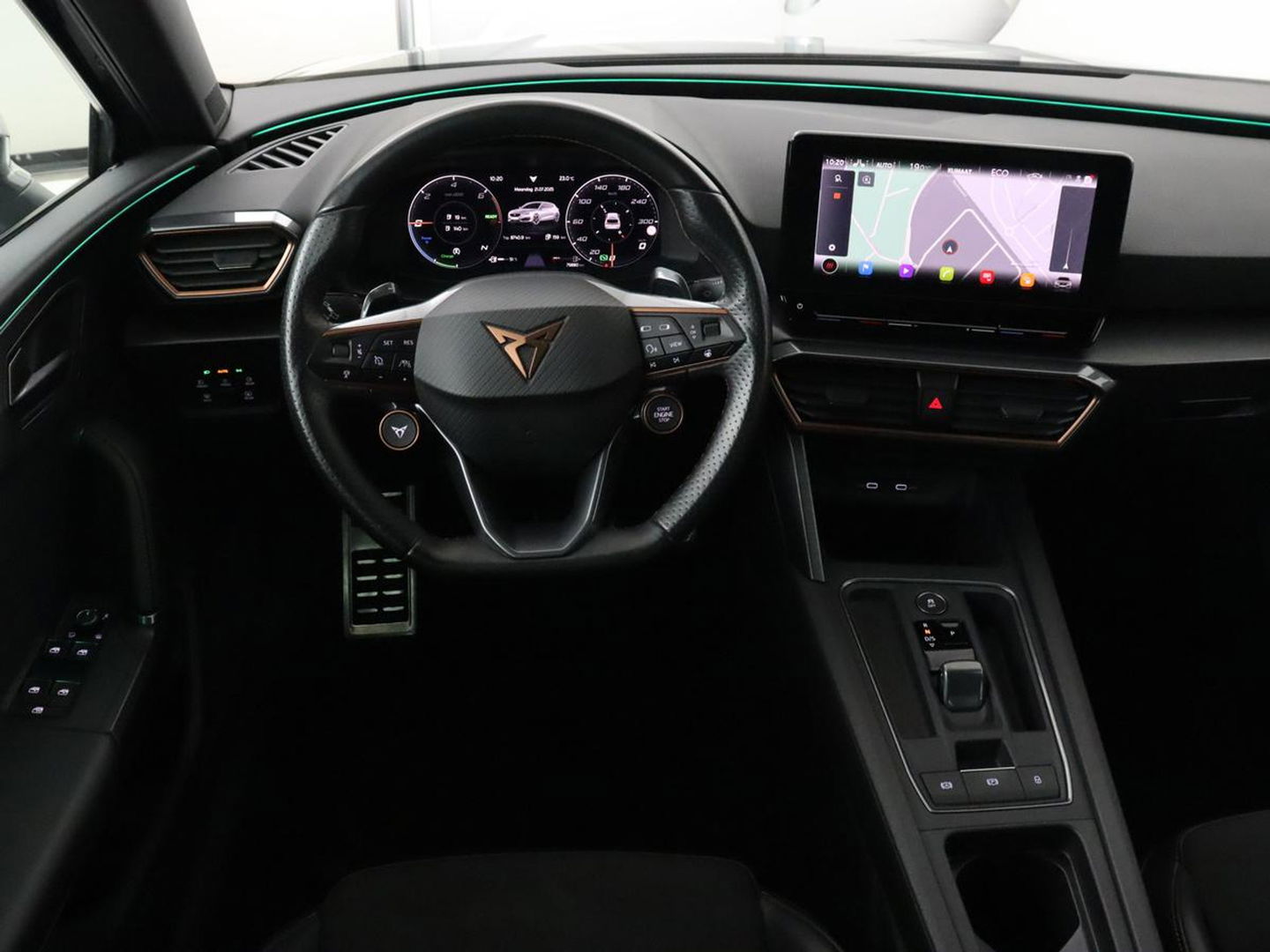 CUPRA Leon 1.4 e-Hybrid VZ | 245pk | Stoel & stuurverwarming | Camera | Carplay | Adaptive cruise | Navigatie | Keyless | Full LED | PHEV